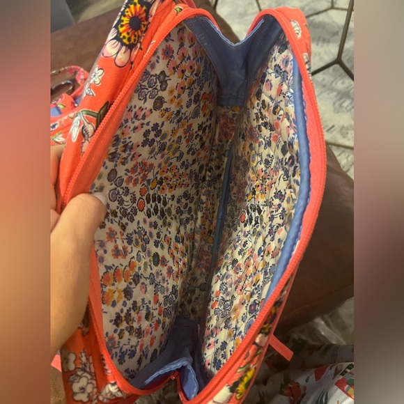 NWOT Vera Bradley Hanging travel Organizer in Coral Floral. Cosmetic bag w/ hook - Picture 7 of 7